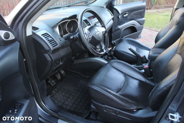 Mitsubishi Outlander - 28