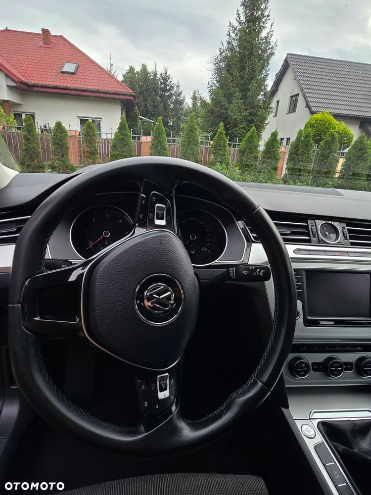 Volkswagen Passat 2.0 TDI SCR Comfortline - 9