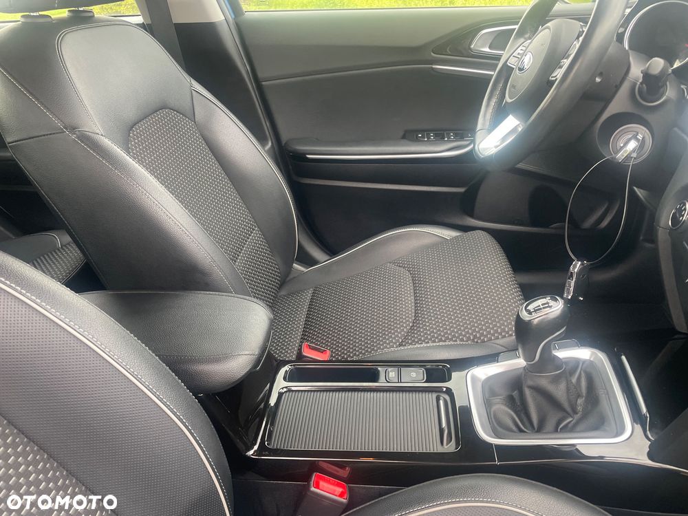 Kia XCeed - 18