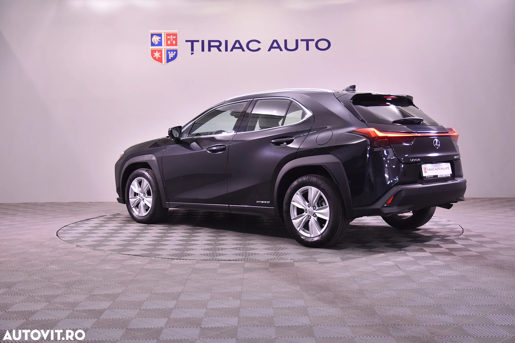 Lexus UX 250h - 3