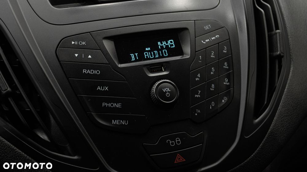 Ford Transit Courier - 26