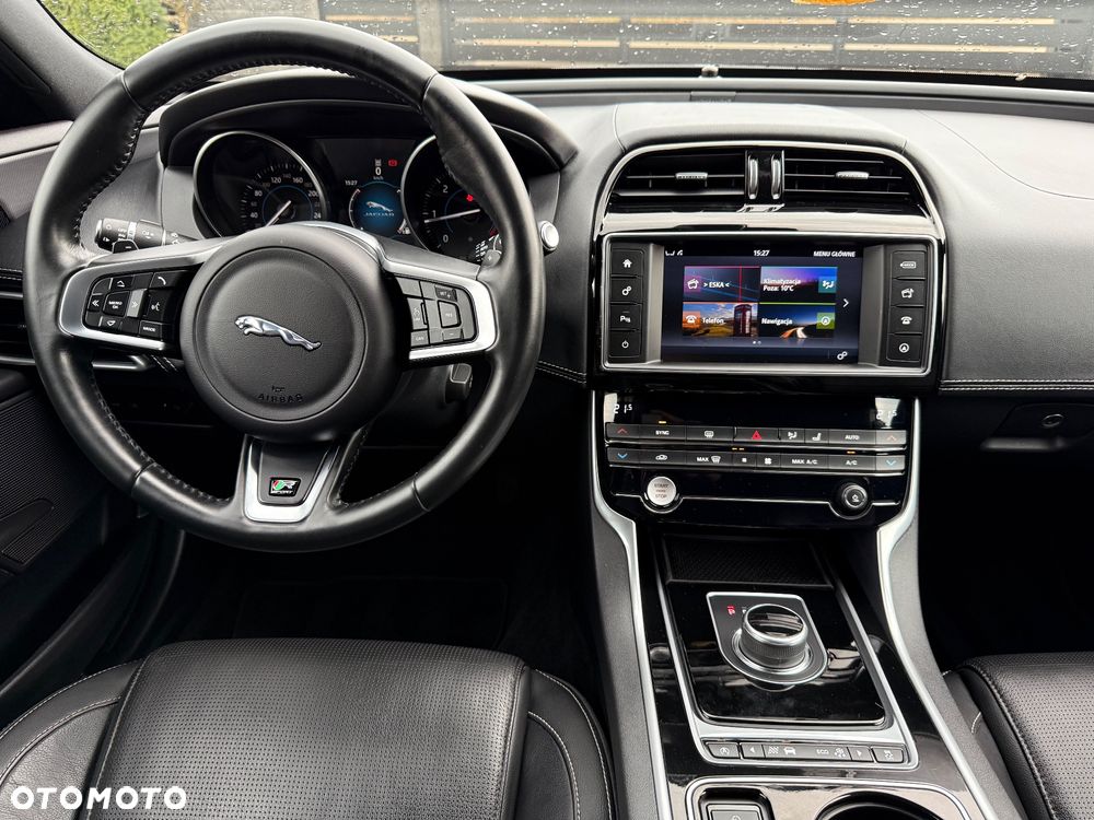 Jaguar XE 20d AWD R-Sport - 30