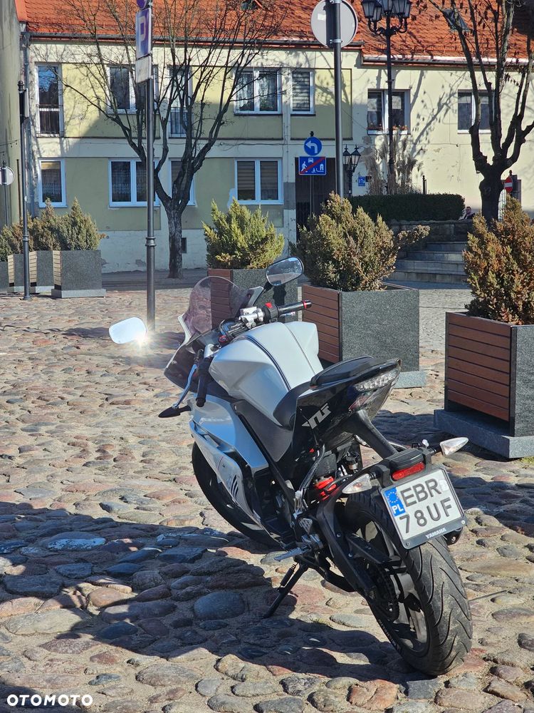 Yamaha YZF - 6