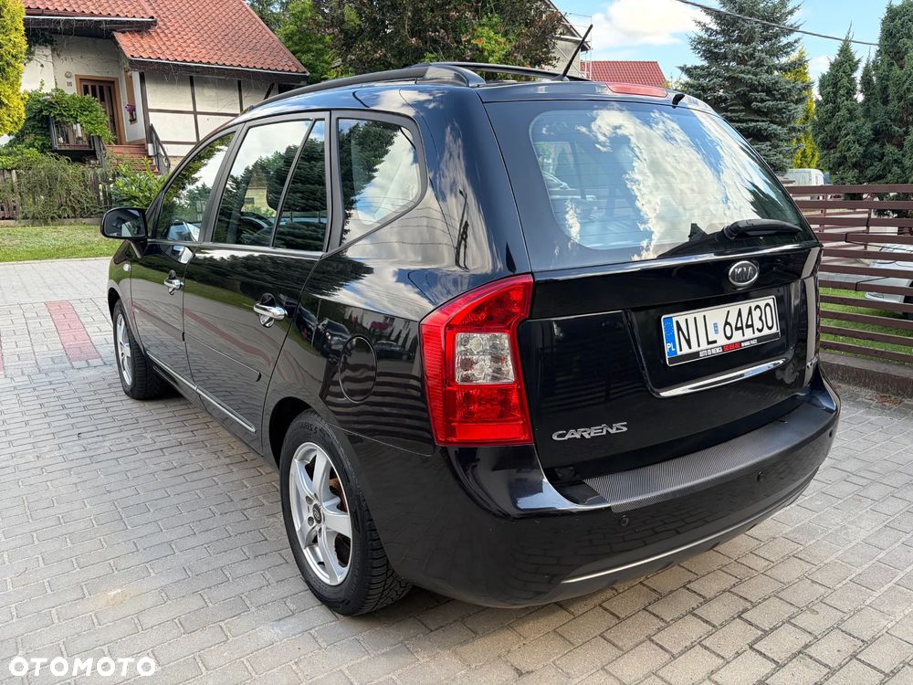 Kia Carens - 4