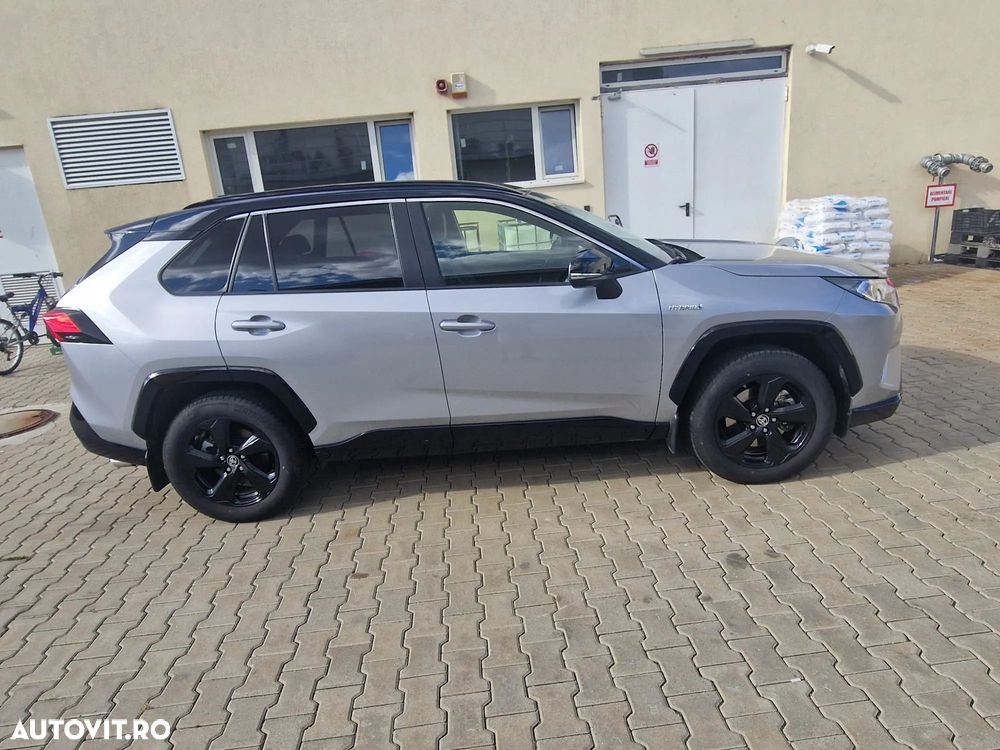 Toyota RAV4 - 1