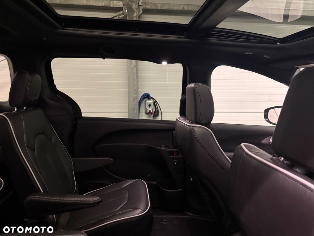 Chrysler Pacifica - 23