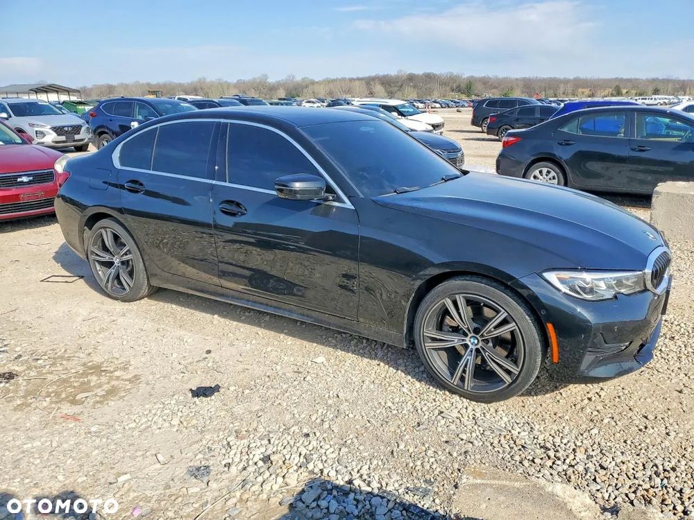 BMW Seria 3 330i xDrive Sport Line - 2
