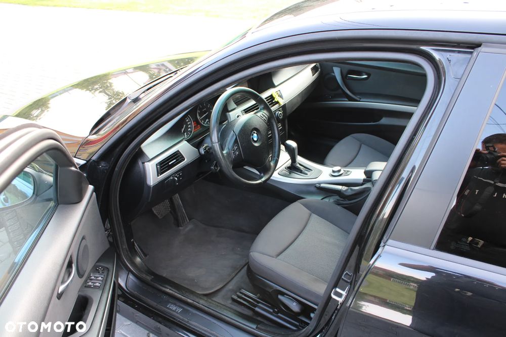 BMW Seria 3 318i Edition Exclusive - 17