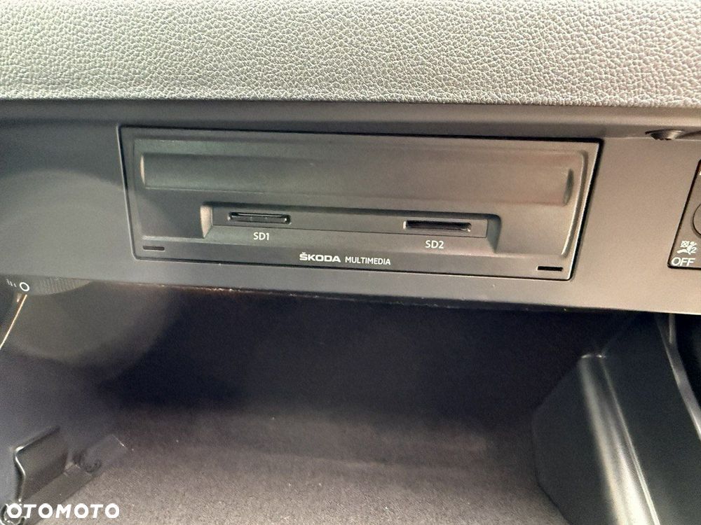 Skoda Octavia Combi 2.0 TDI DSG RS - 31