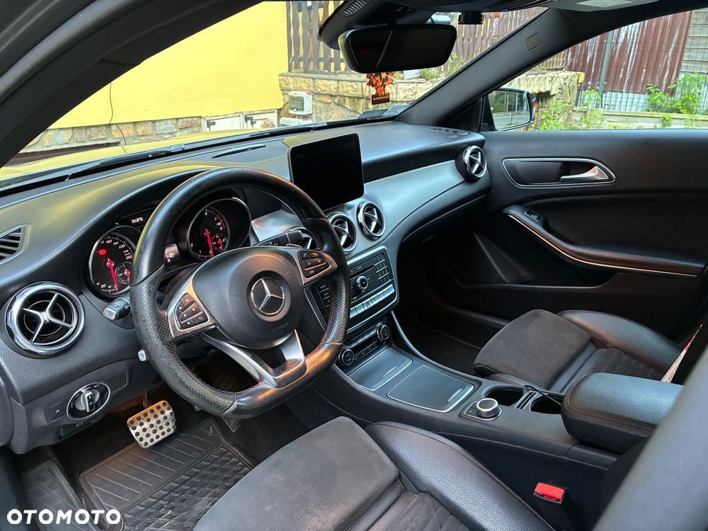 Mercedes-Benz GLA 250 7G-DCT AMG Line - 8