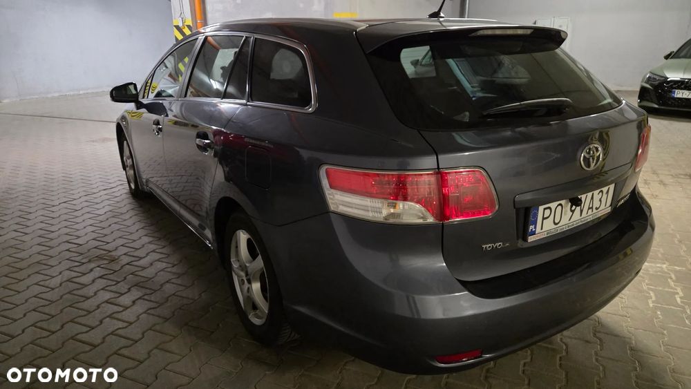 Toyota Avensis 2.0 D-4D Luna - 4