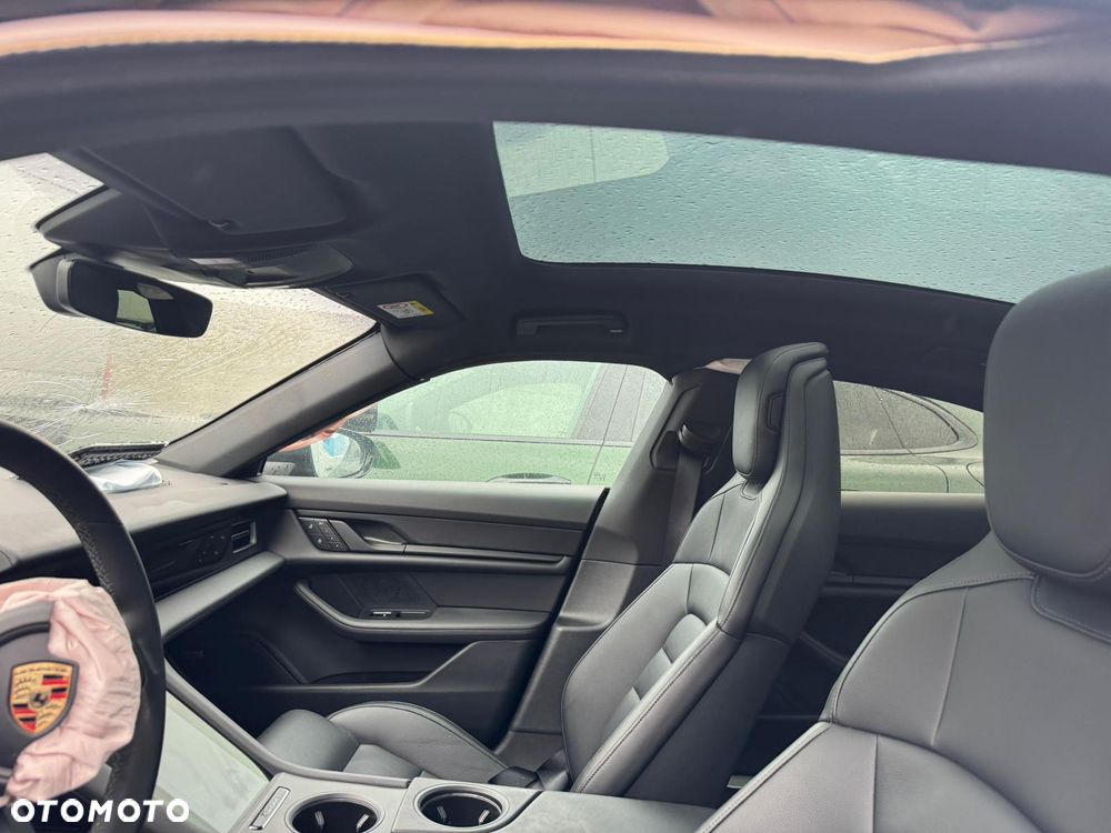 Porsche Taycan - 11