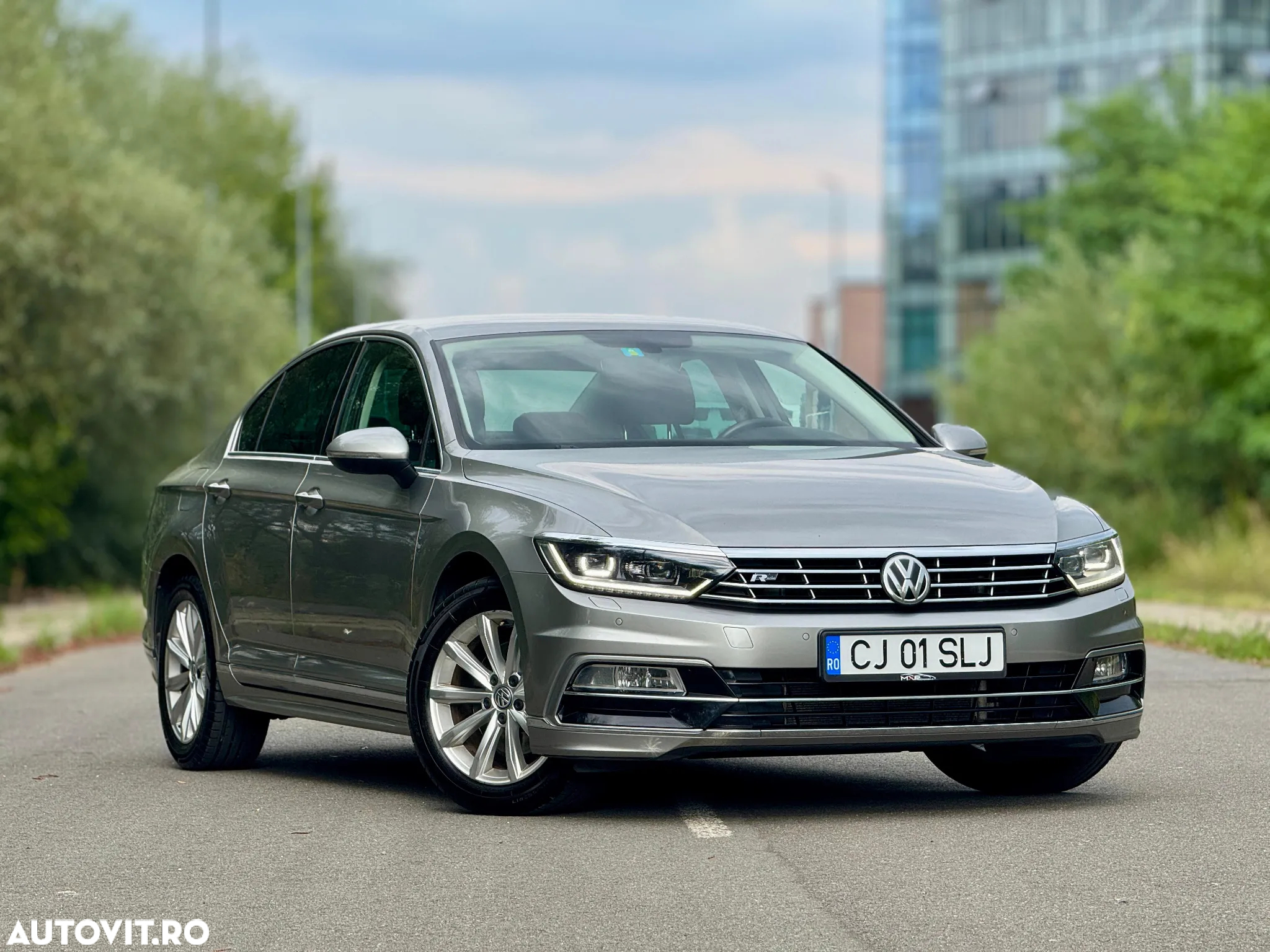 Volkswagen Passat 1.6 TDI (BlueMotion Technology) DSG Comfortline - 2