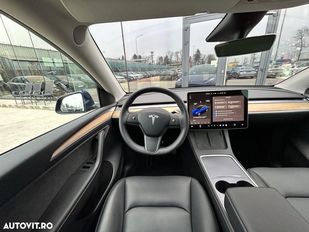 Tesla Model Y Long Range Dual Motor AWD - 12