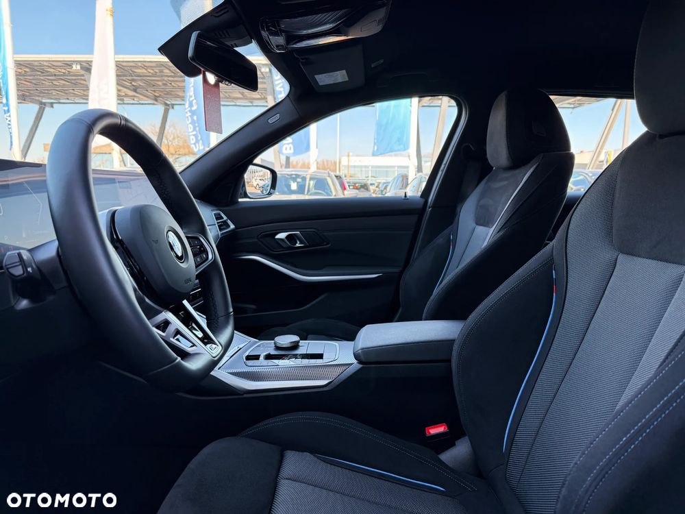 BMW Seria 3 330i xDrive M Sport - 28