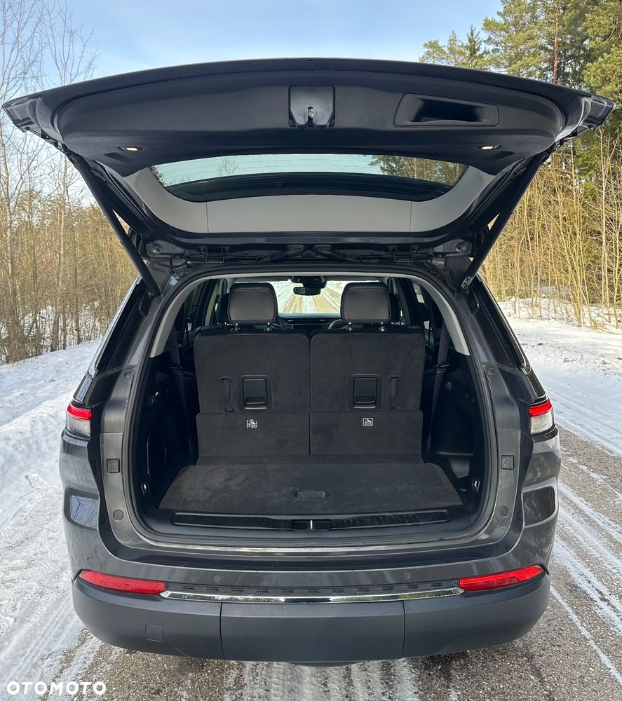 Jeep Grand Cherokee - 12