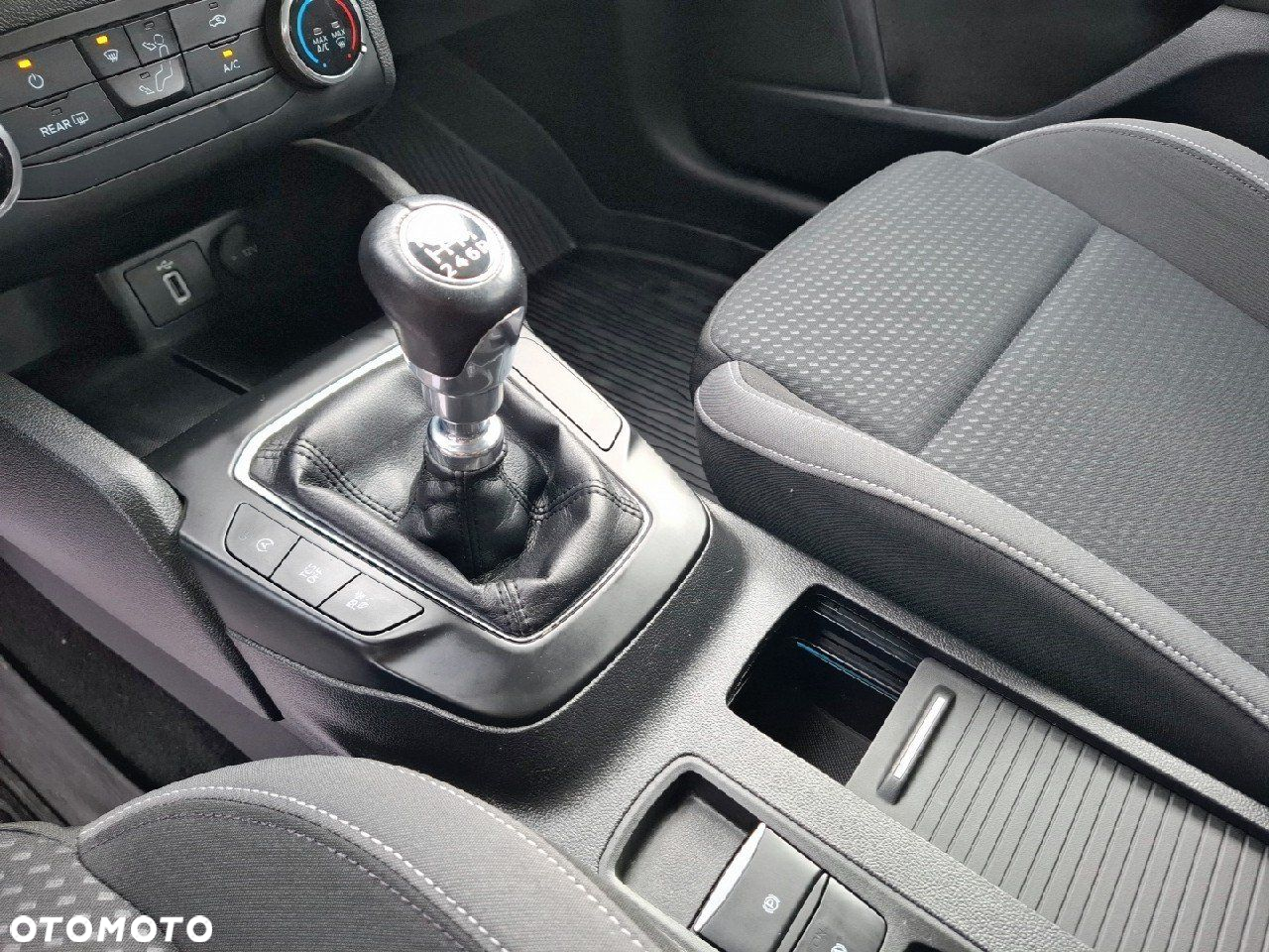 Ford Focus 1.0 EcoBoost Trend Edition - 14