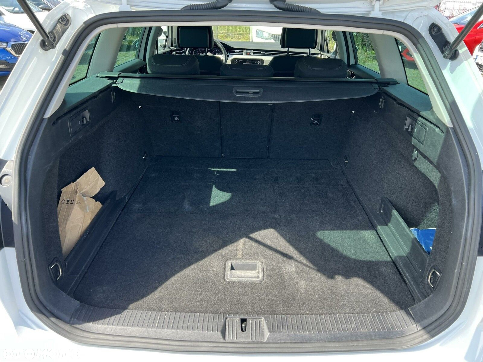 Volkswagen Passat - 11
