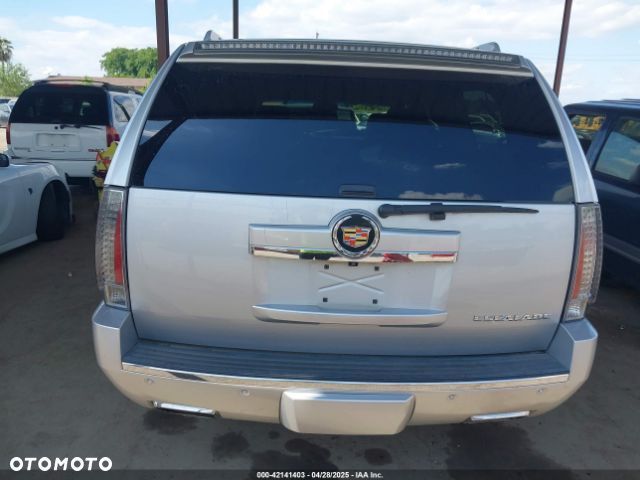 Cadillac Escalade - 34