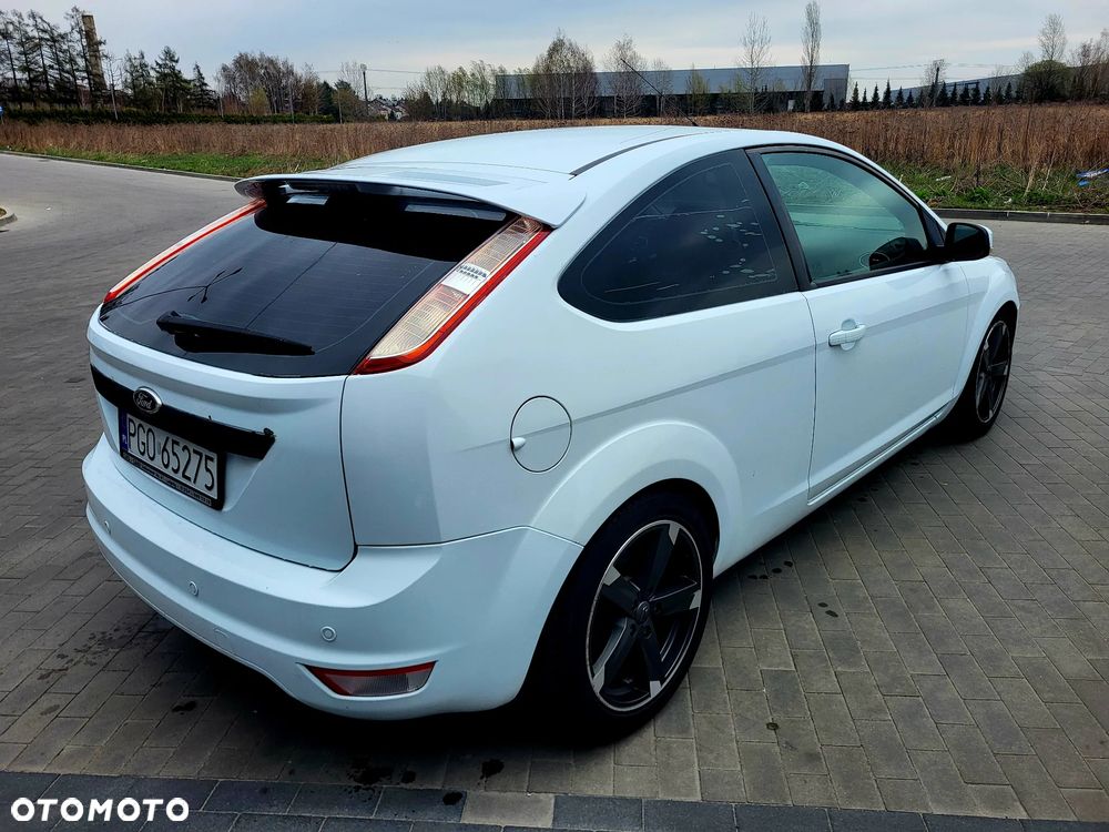 Ford Focus 2.0 16V Titanium - 4