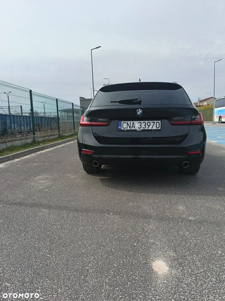 BMW Seria 3 318d mHEV - 11