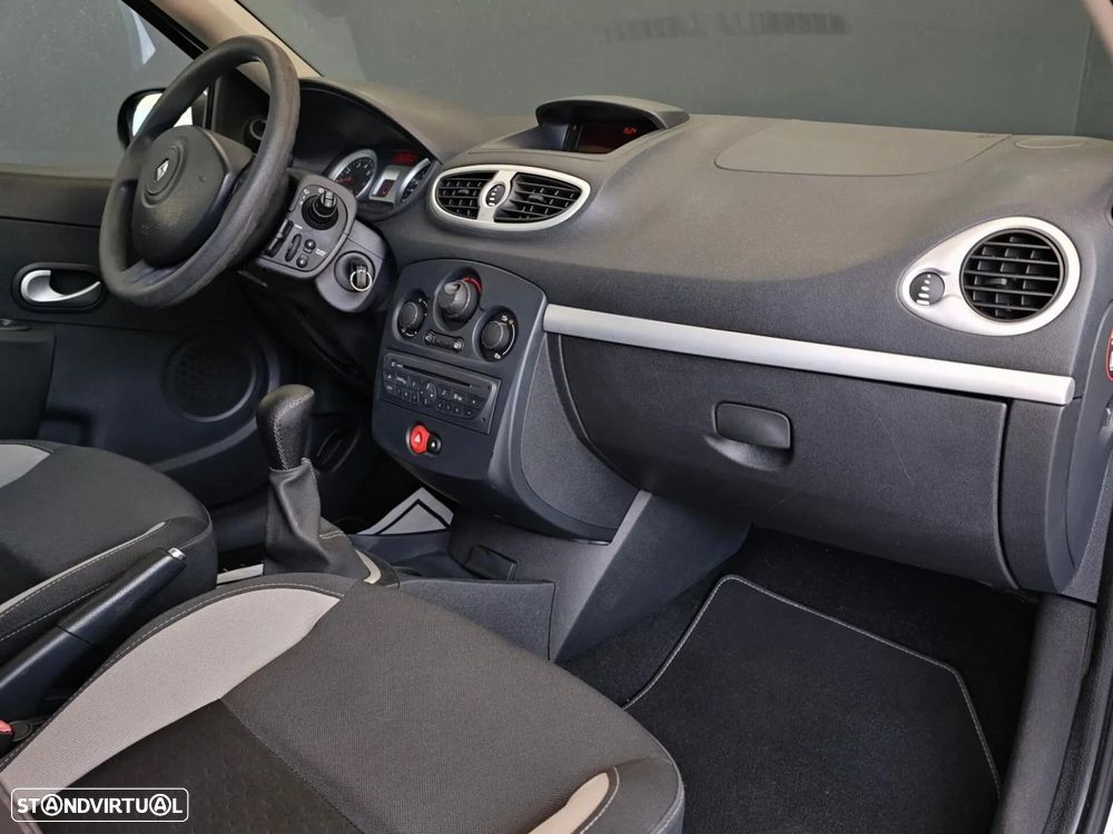 Renault Clio - 41