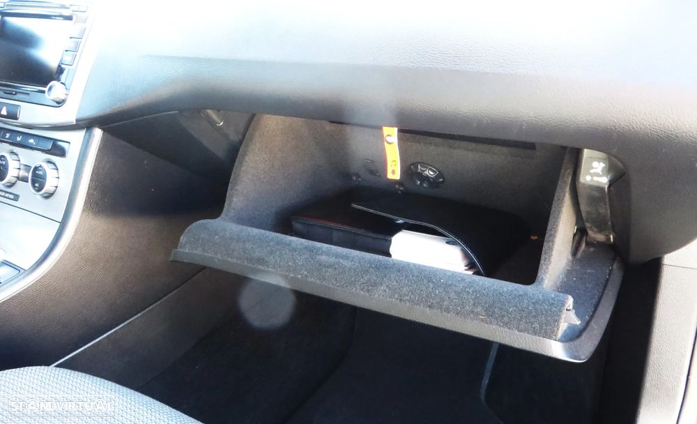 VW Passat 1.6 TDI BlueMotion - 40