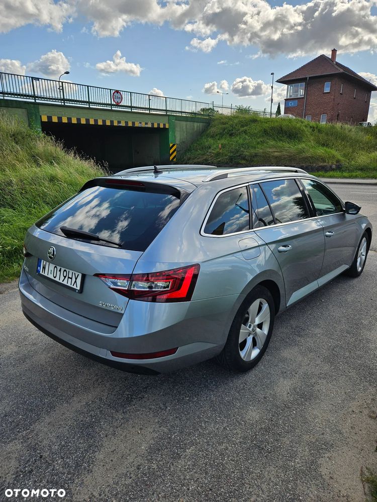 Skoda Superb 2.0 TDI Ambition DSG - 5