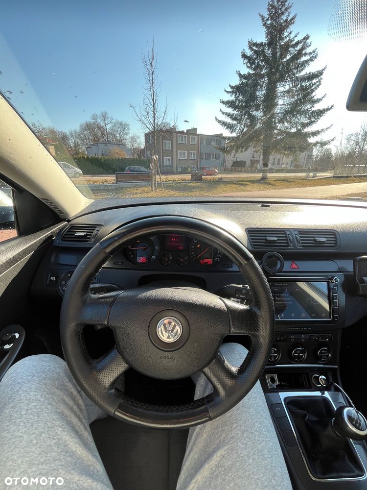 Volkswagen Passat 2.0 TDI Trendline - 16