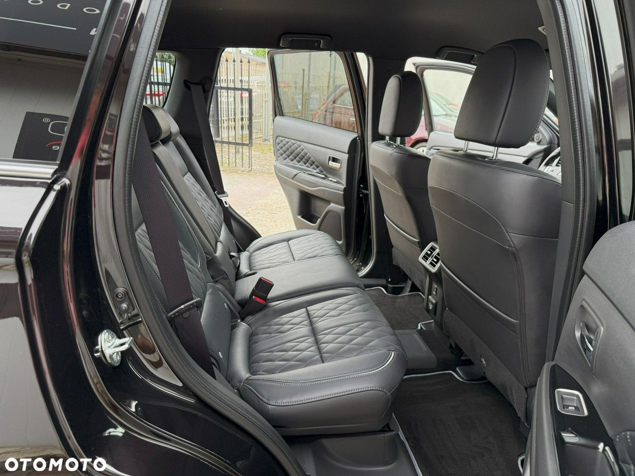 Mitsubishi Outlander PHEV Intense + - 21