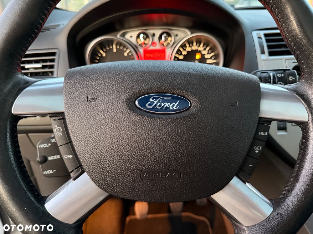 Ford Kuga 2.0 TDCi 4x4 Titanium - 37