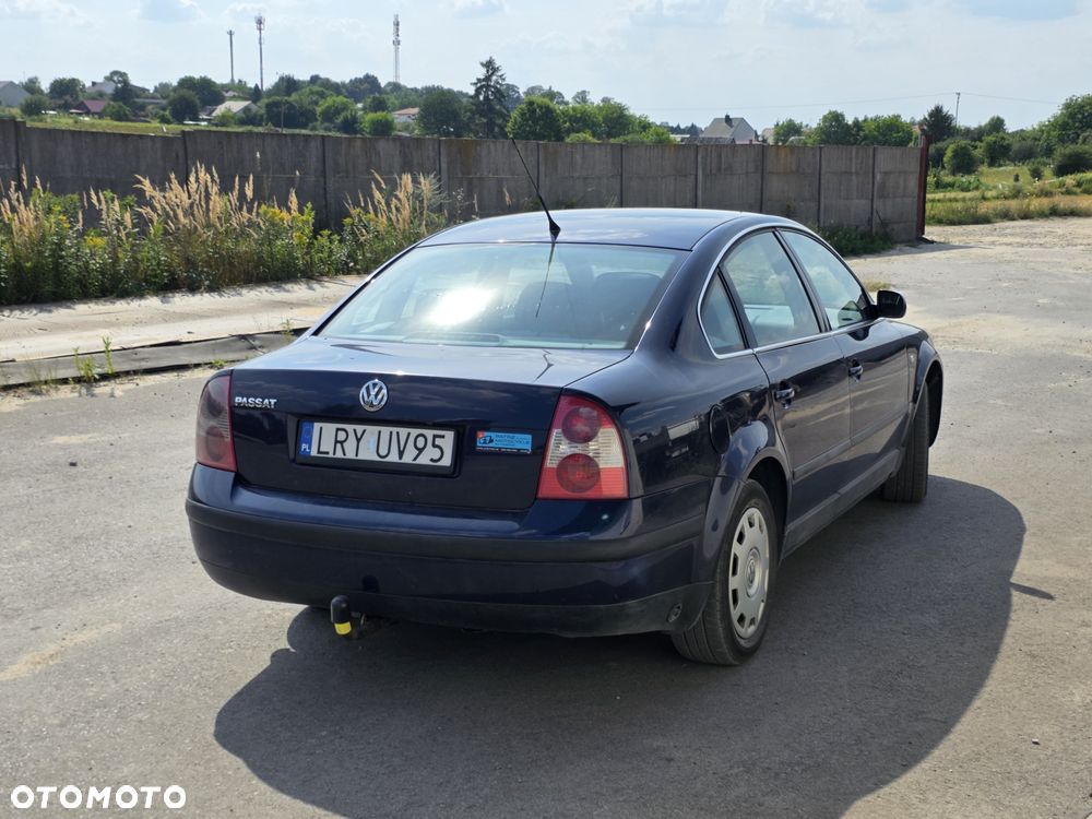 Volkswagen Passat - 4