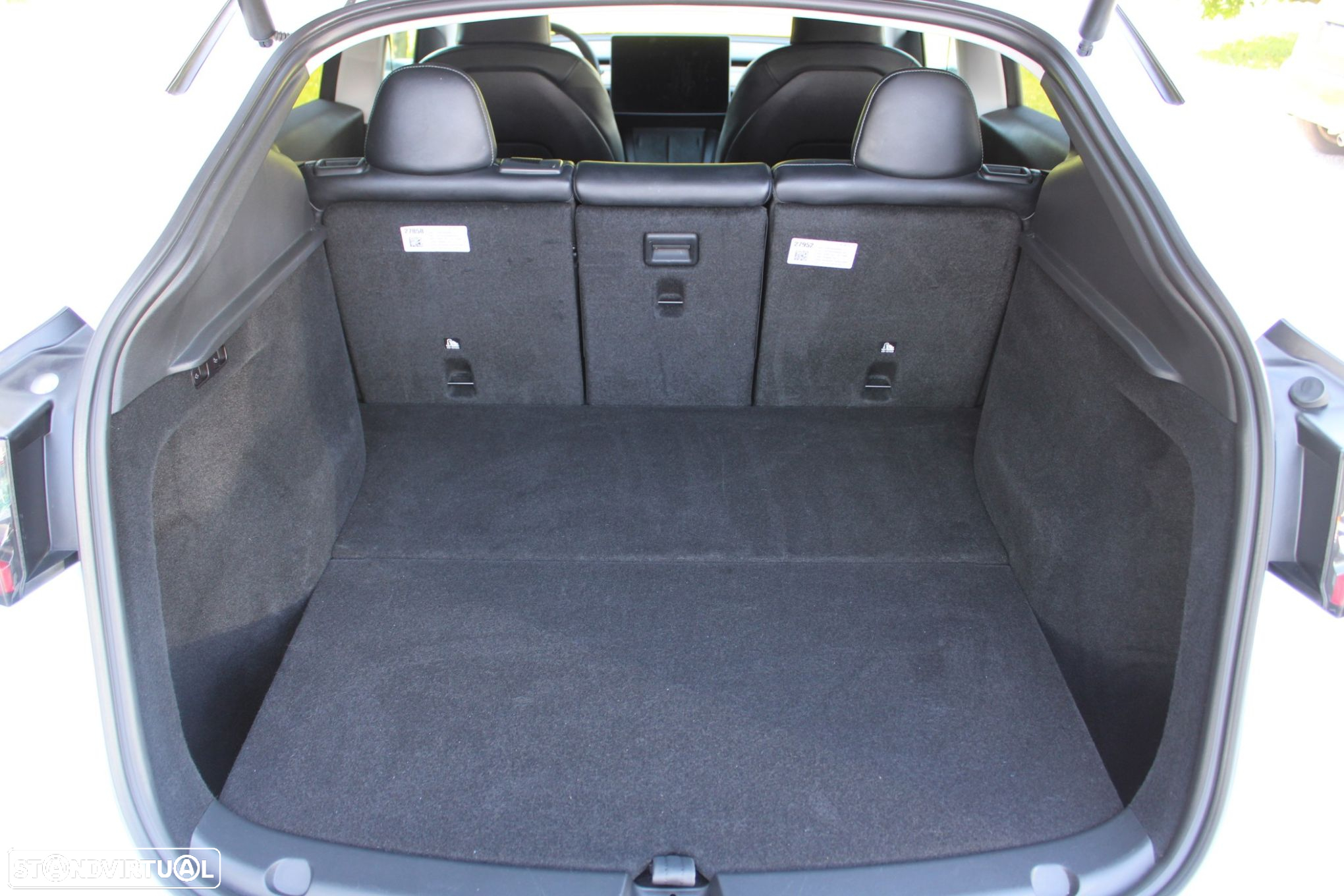 Tesla Model Y Long Range Dual Motor AWD - 8