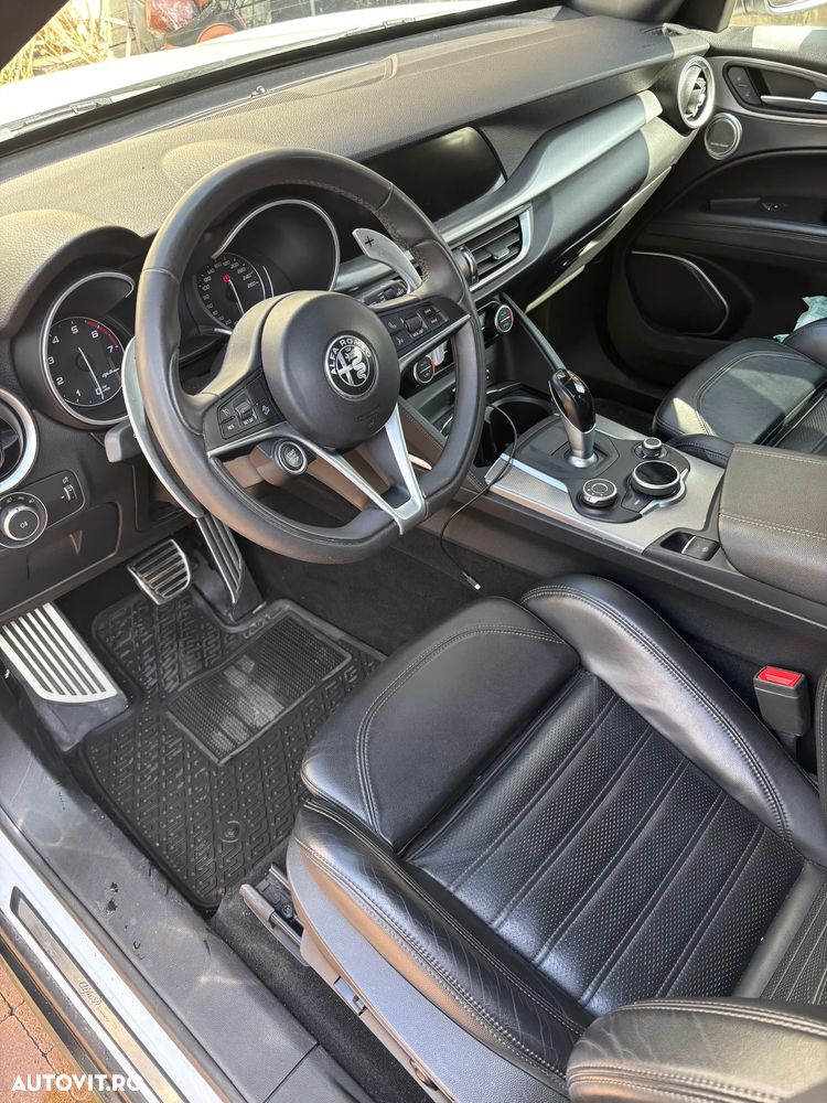 Alfa Romeo Stelvio 2.0 Turbo 16V AT8-Q4 Ti - 12