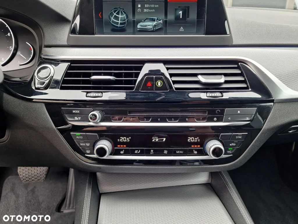 BMW Seria 5 530d Touring Sport Line - 40