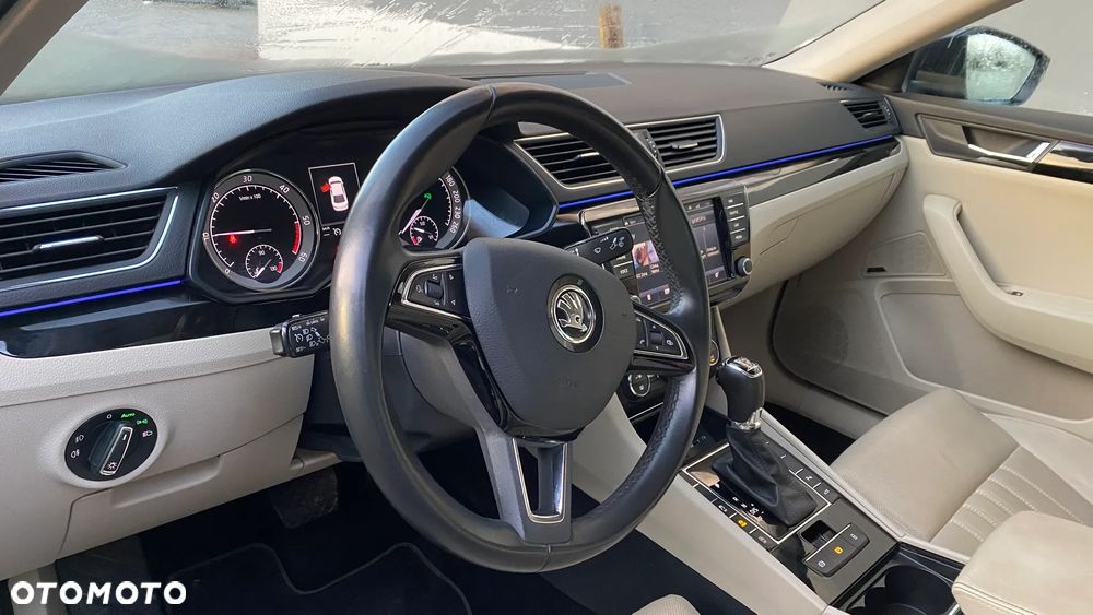 Skoda Superb 2.0 TDI 4x4 L&K DSG - 11