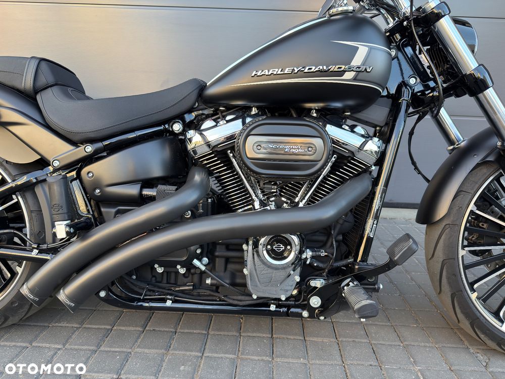 Harley-Davidson Softail Breakout - 20