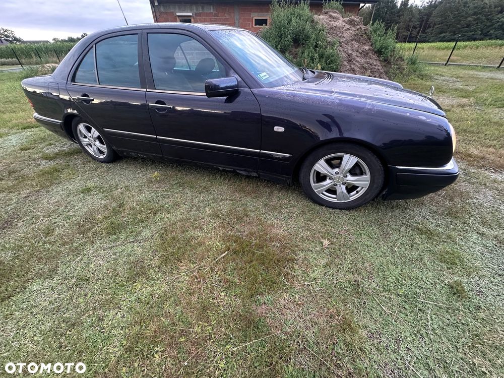 Mercedes-Benz E-Class 1996 photo 3