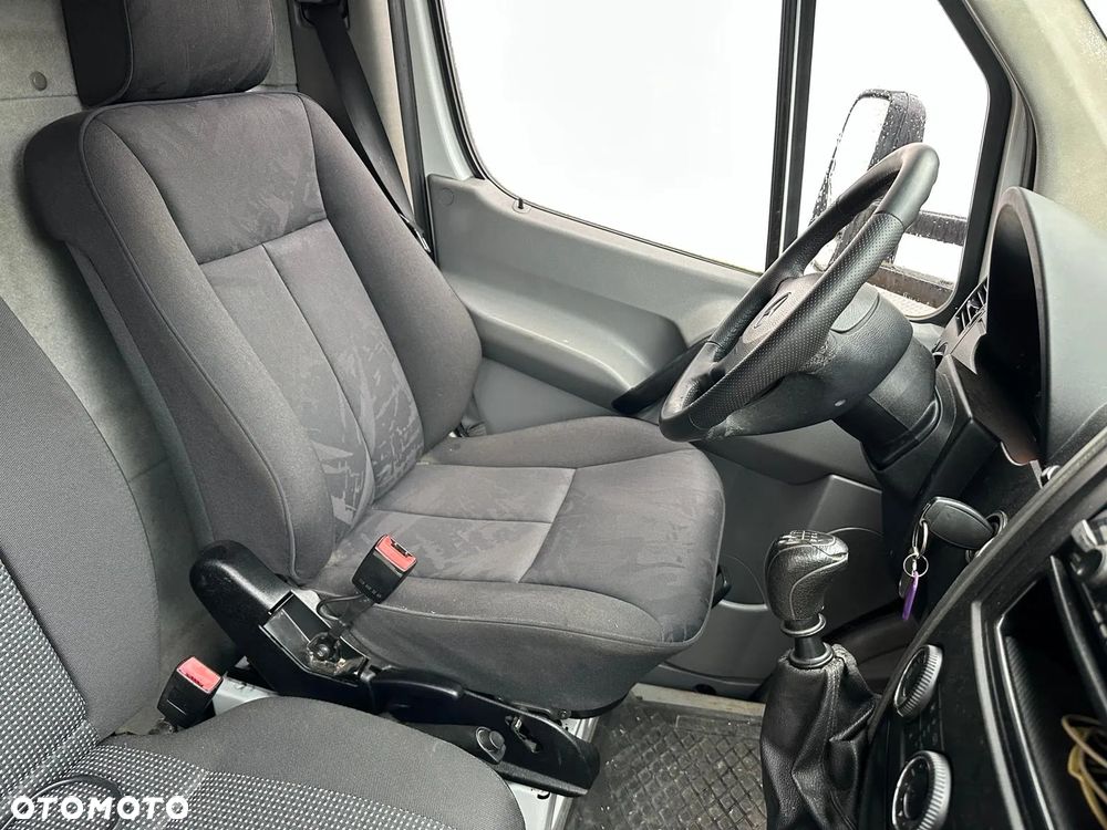 Mercedes-Benz Sprinter - 14