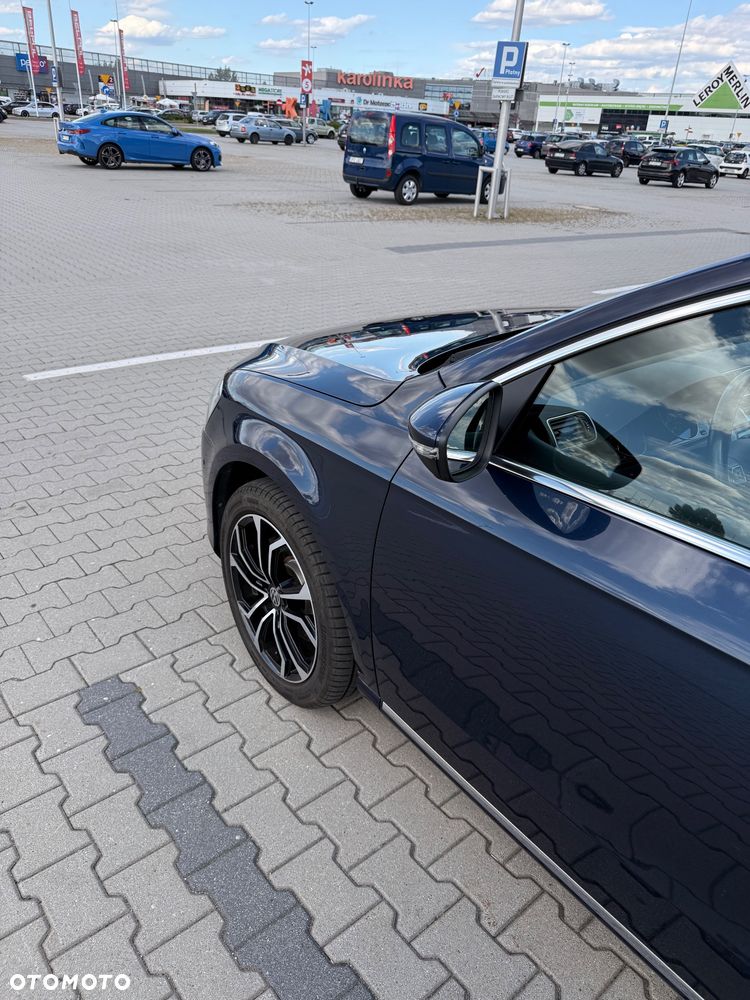 Volkswagen Passat 2.0 TDI Highline DSG - 8