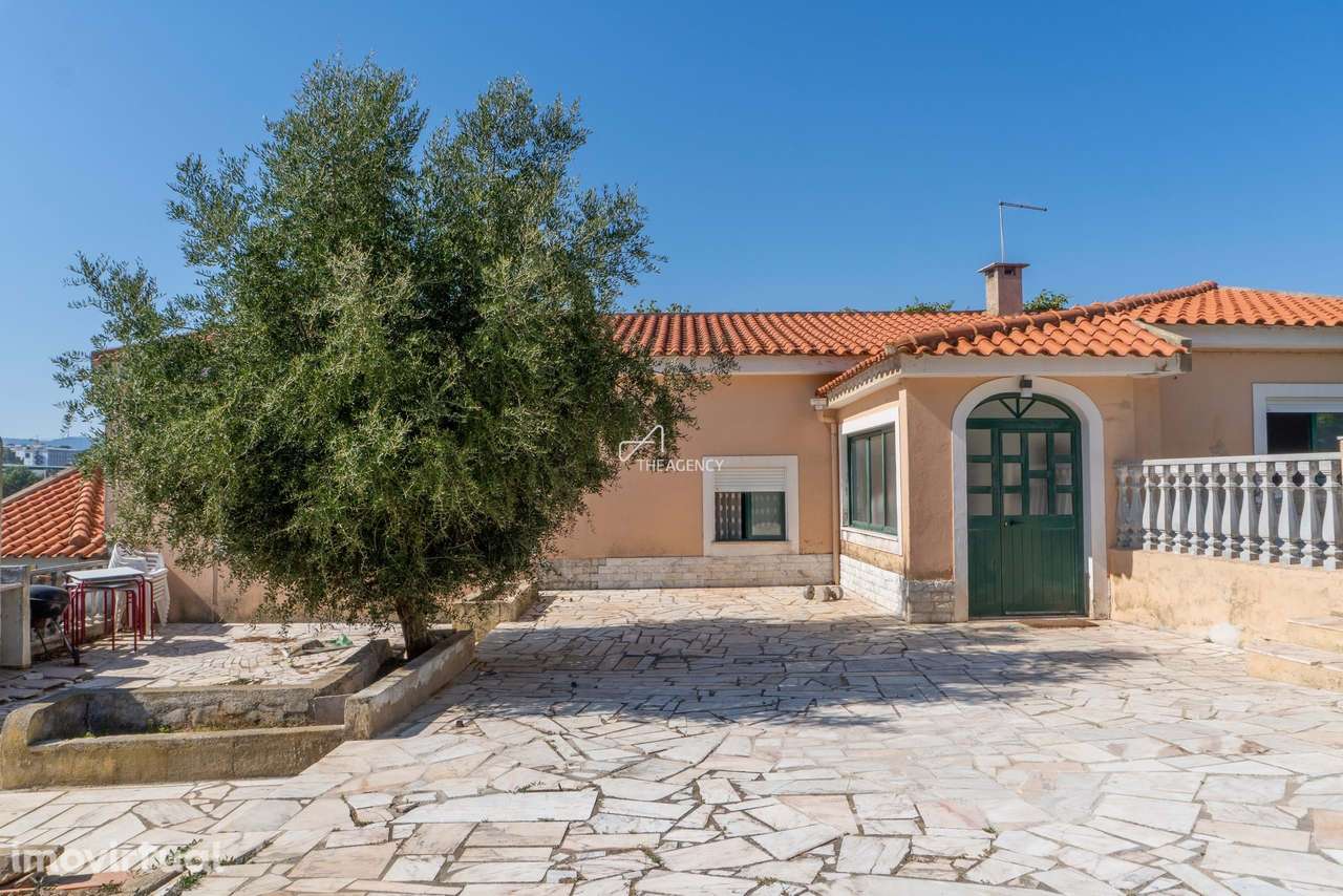 Moradia T3 para Renovar no Estoril com Terreno - Grande imagem: 2/23