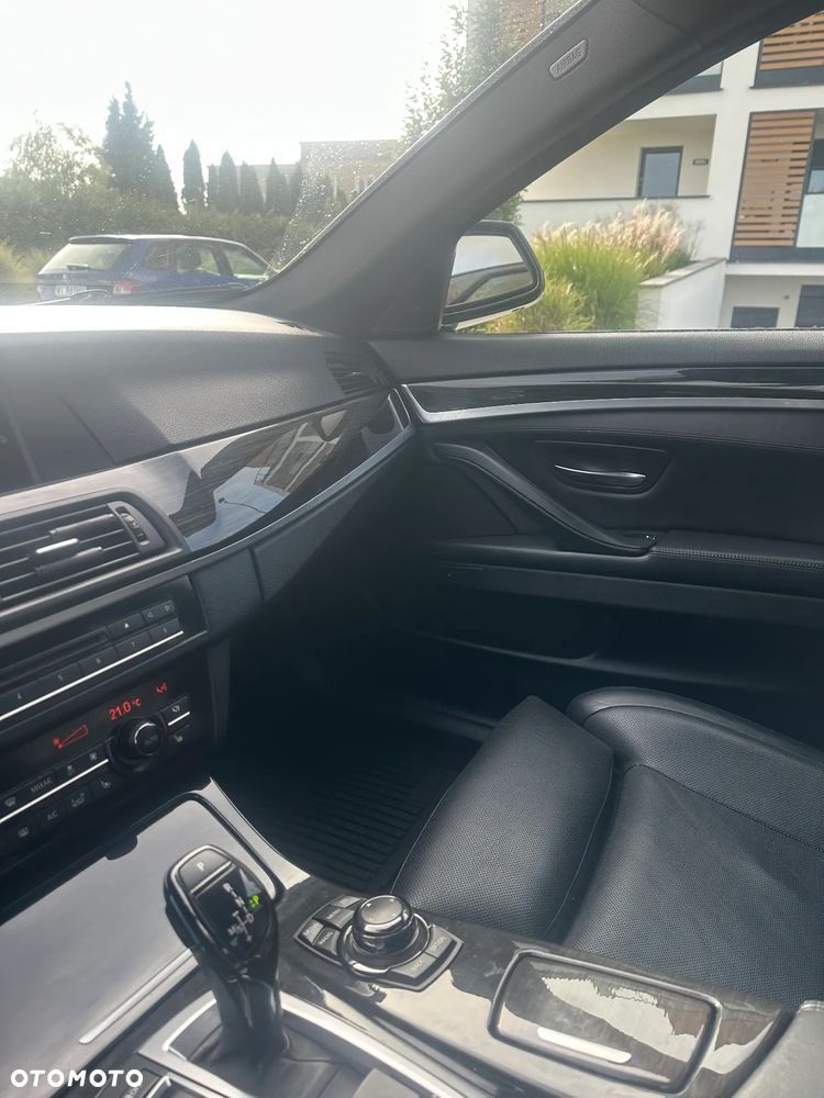 BMW Seria 5 550i - 19