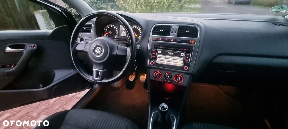 Volkswagen Polo 1.4 16V Comfortline - 21