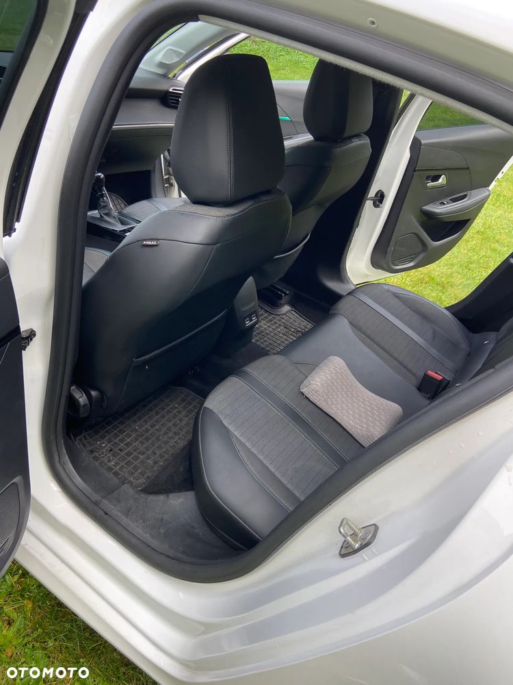 Peugeot 208 - 33
