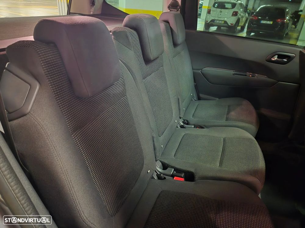 Peugeot 5008 1.6 HDi 7L Allure - 36