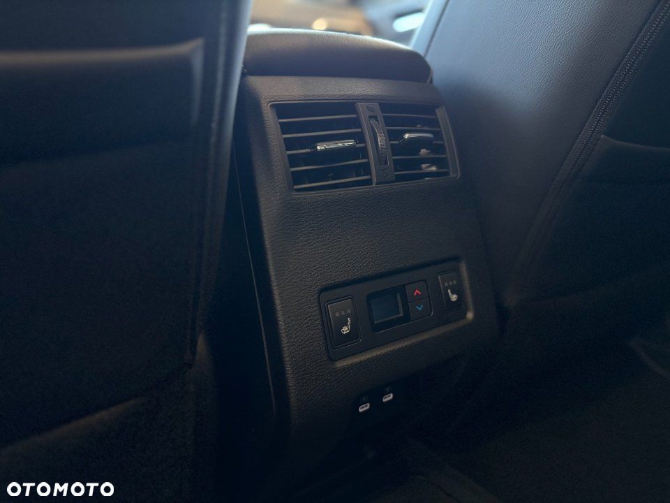 Mitsubishi Outlander - 9