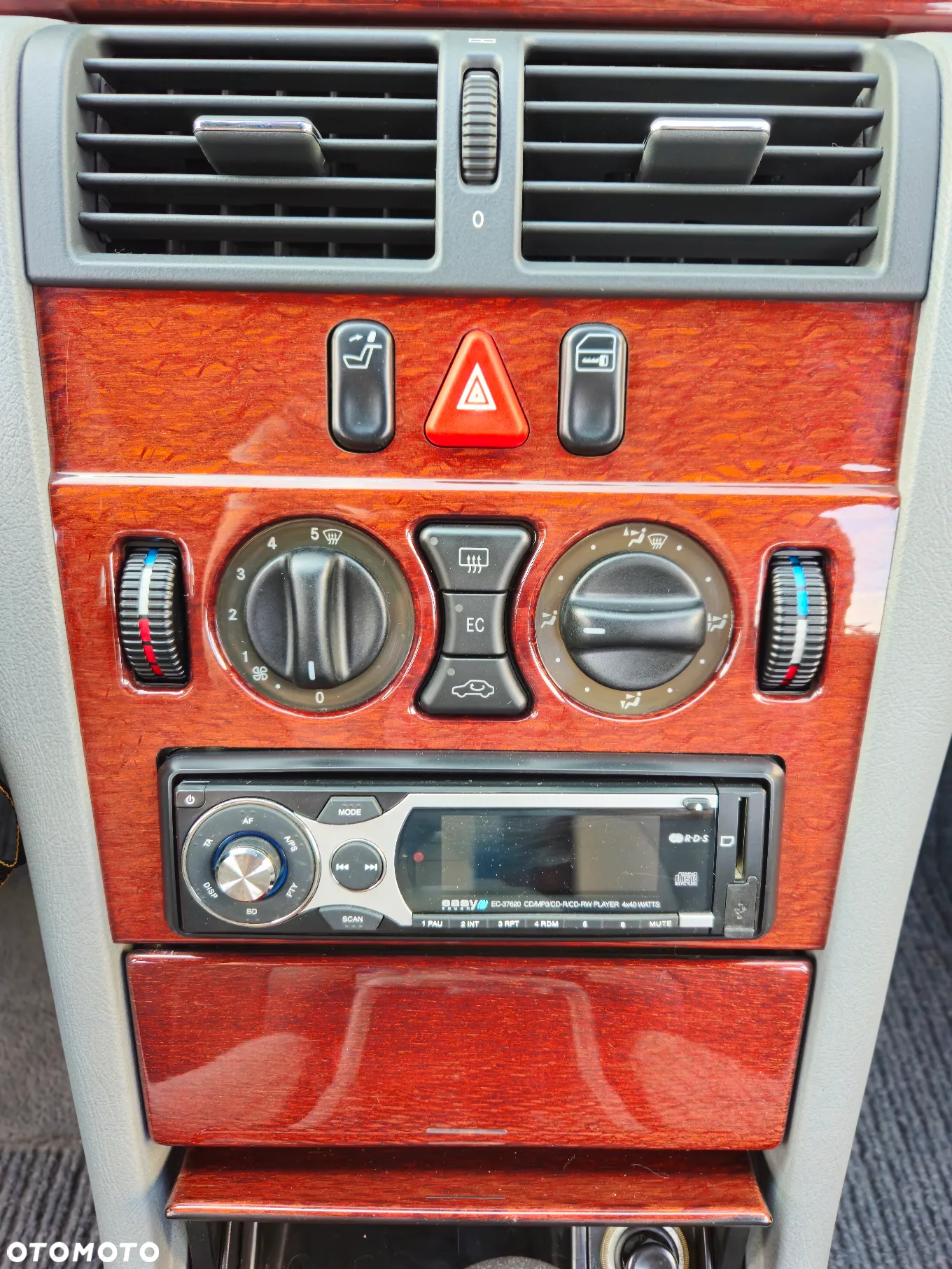 Mercedes-Benz Klasa E 320 Classic - 17