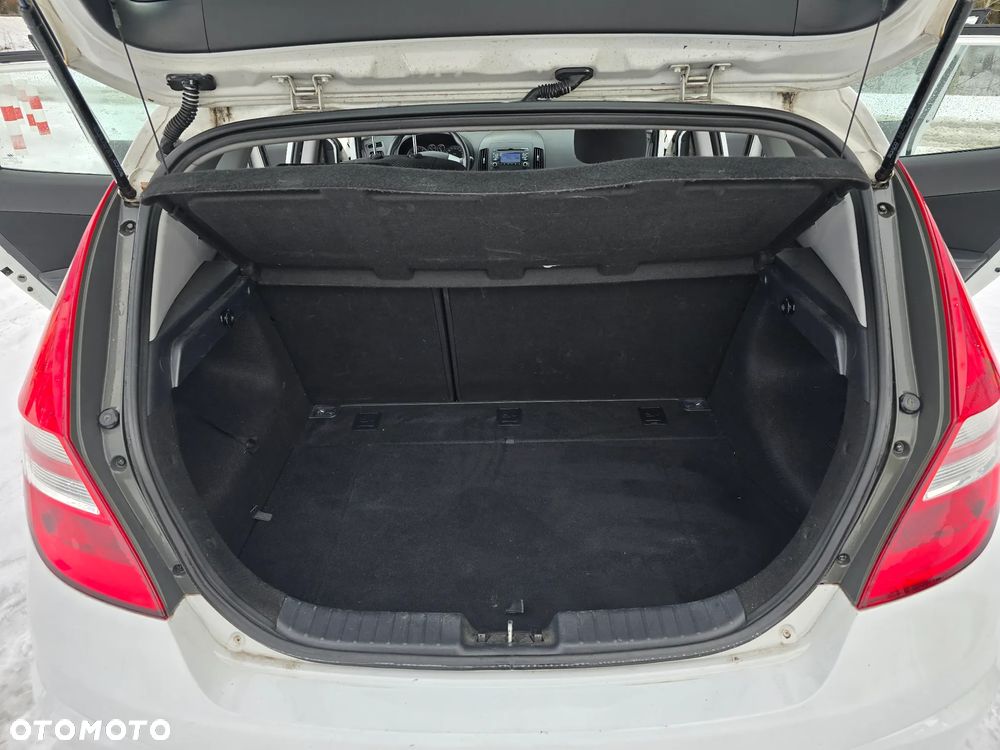 Hyundai i30 1.4 Blue Comfort - 14