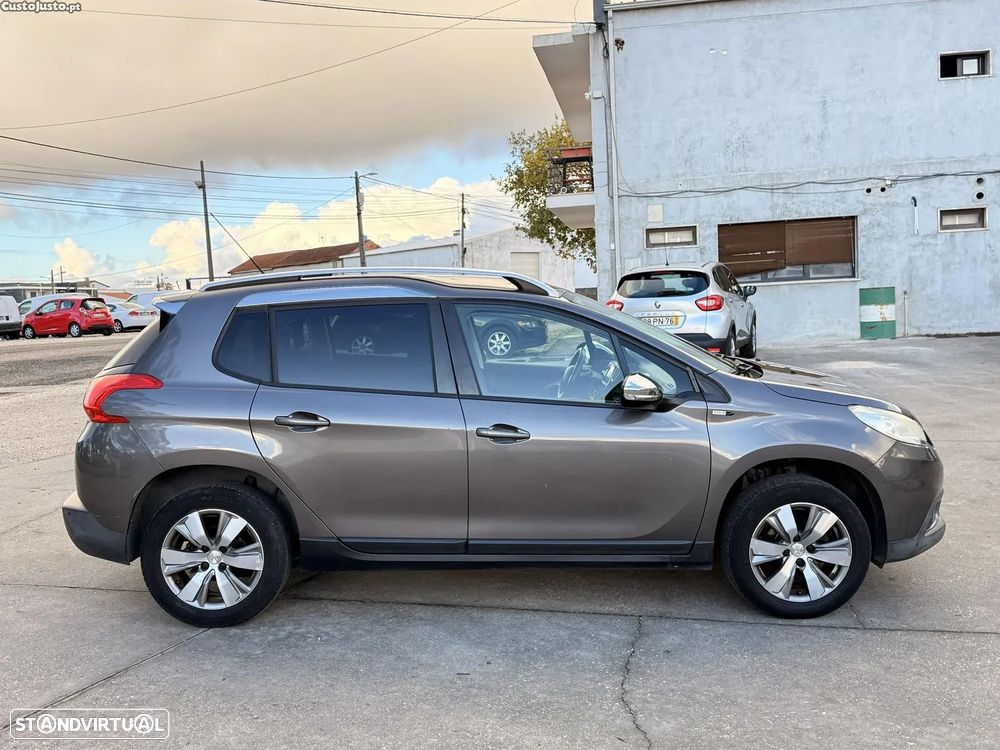 Peugeot 2008 1.2 PureTech Style - 9