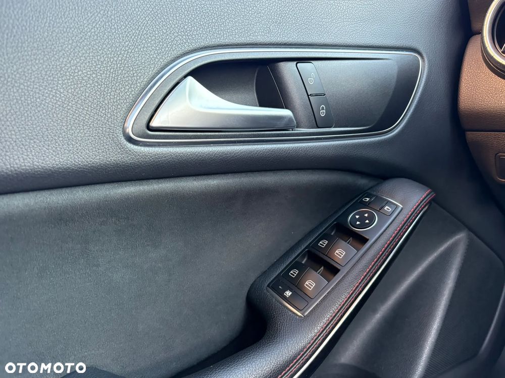 Mercedes-Benz CLA 200 7G-DCT AMG Line - 16